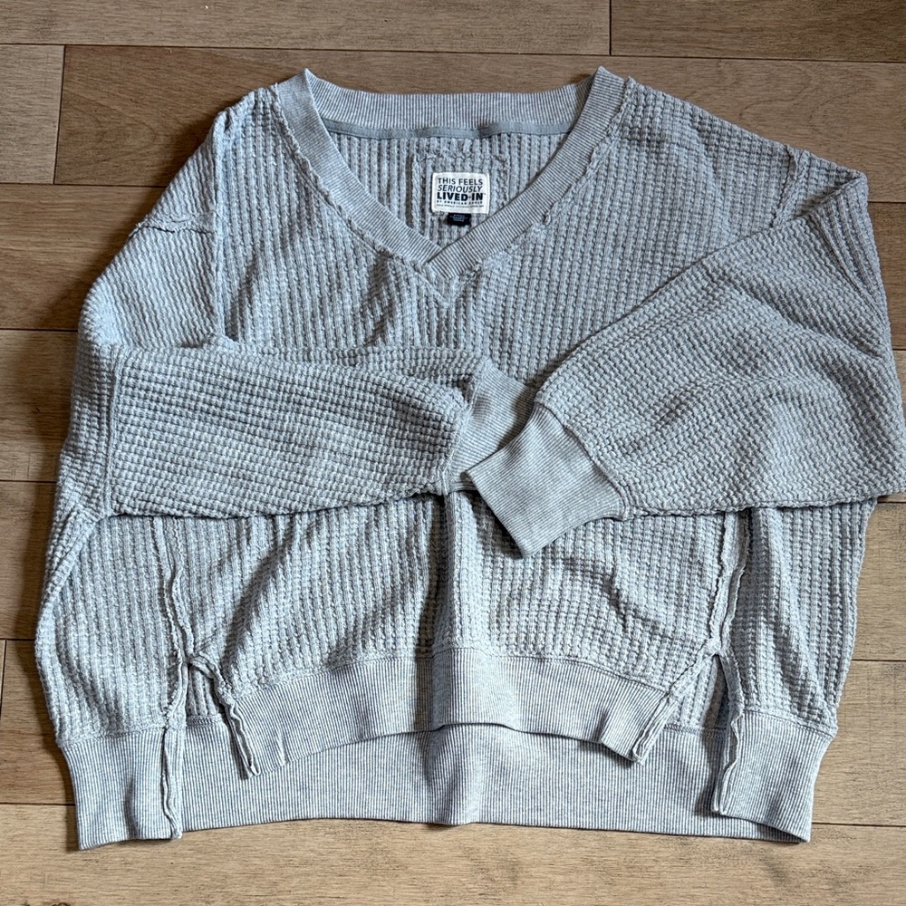 Universal Thread Light Gray V-Neck Sweater
